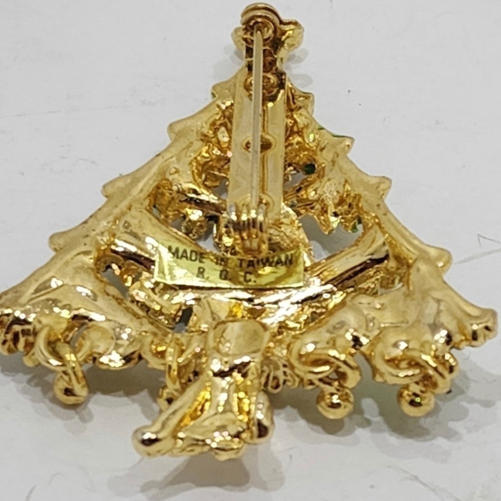 Vintage Christmas Tree Brooch Green Enamel Rhinestones Gold Tone Star - Picture 2 of 3